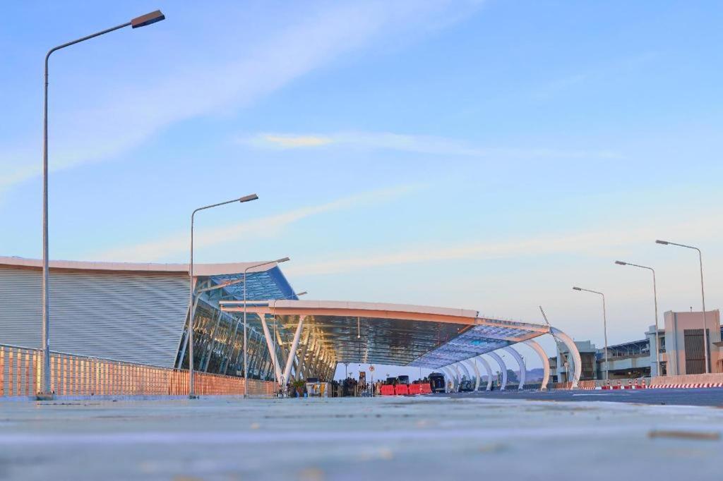 Kim Lung Airport Hotel Patong Exterior foto